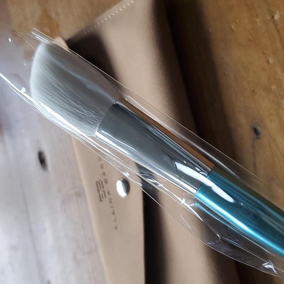 Elaina Badro makeup brush set - Picture 6 of 6